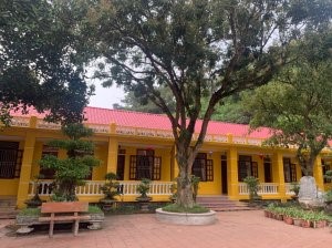 Du khách khám phá di sản thế giới tại quần thể Tràng An