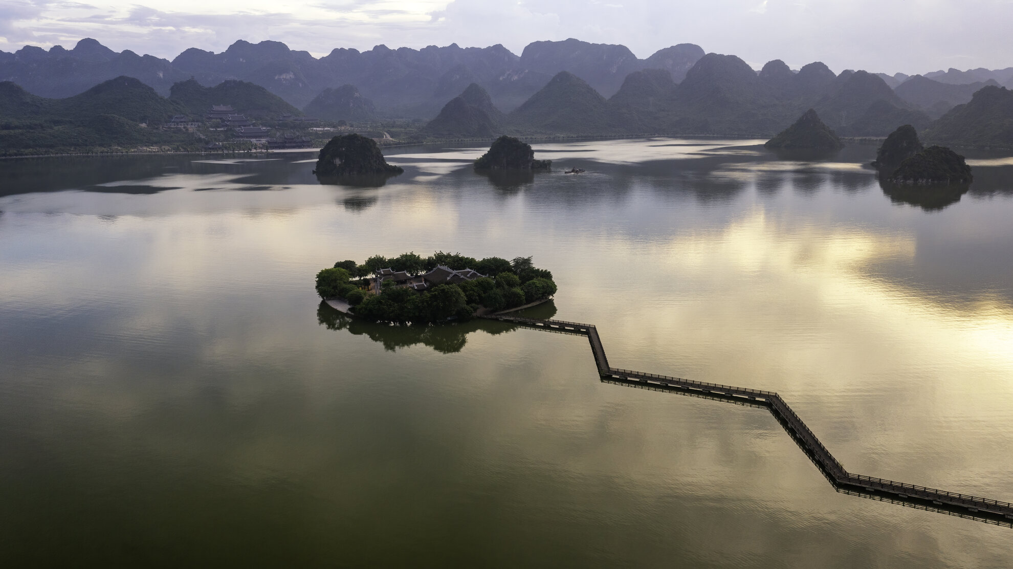 Nhà hàng Ẩm thực F18 - F18 Restaurant